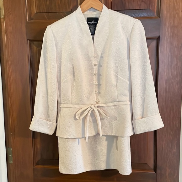 Vintage Positive Attitude woman’s suit size 8 cream off-white Pelplum pearl - Picture 1 of 16